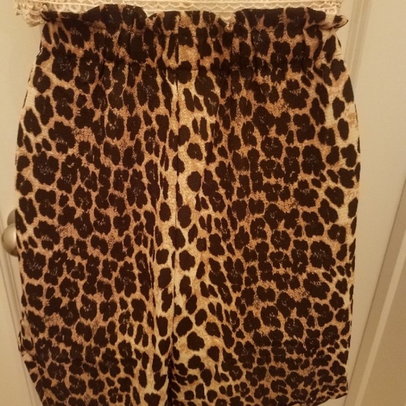 ๐๏ธCLEARANCE! LAST 1! Cheetah Print Curvy Size Shorts 5๐Rated - Picture 4 of 5